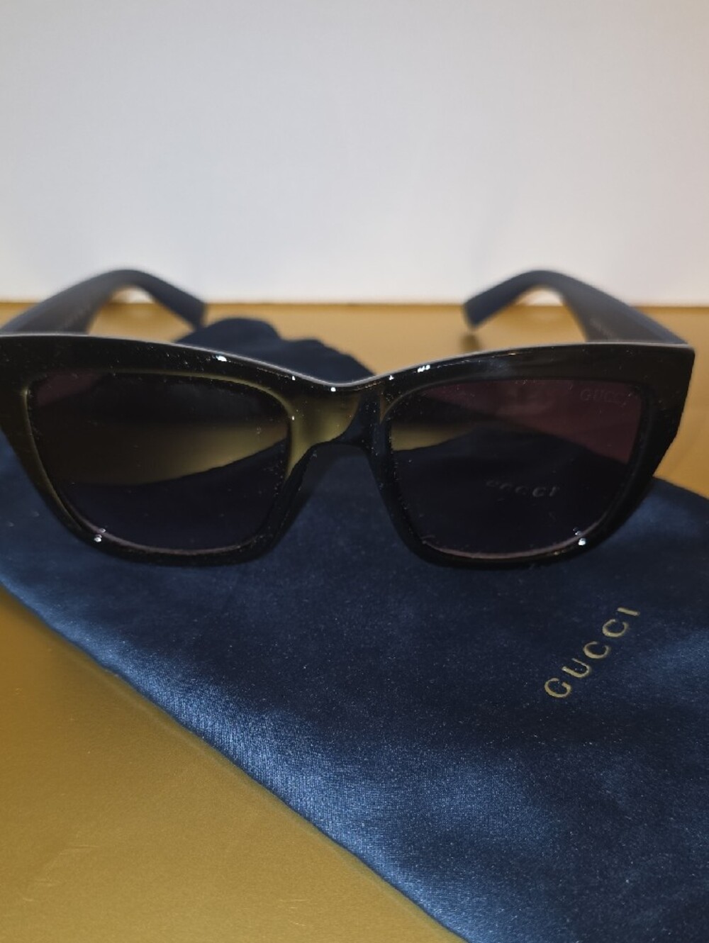 Gucci Blue Sunglasses with Red Stripe and Gold Logo No Box No Case - Picture 4 of 8